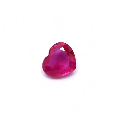 1.05克拉中亮色轻微内含物心形缅甸红宝石
