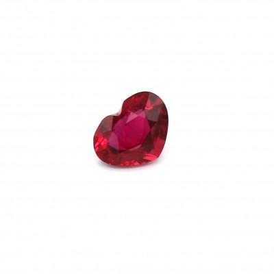 0.89克拉亮色VI1心形莫桑比克红宝石