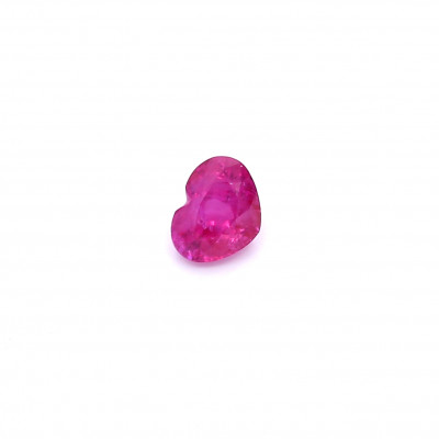 0.62克拉中亮色轻微内含物心形缅甸红宝石