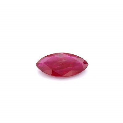 0.68克拉亮色肉眼可见包体橄榄形莫桑比克红宝石