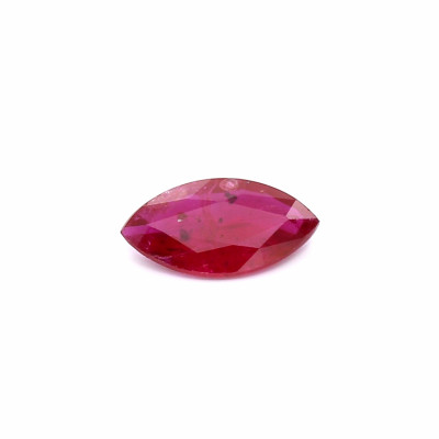 0.68克拉鲜色肉眼可见包体橄榄形莫桑比克红宝石